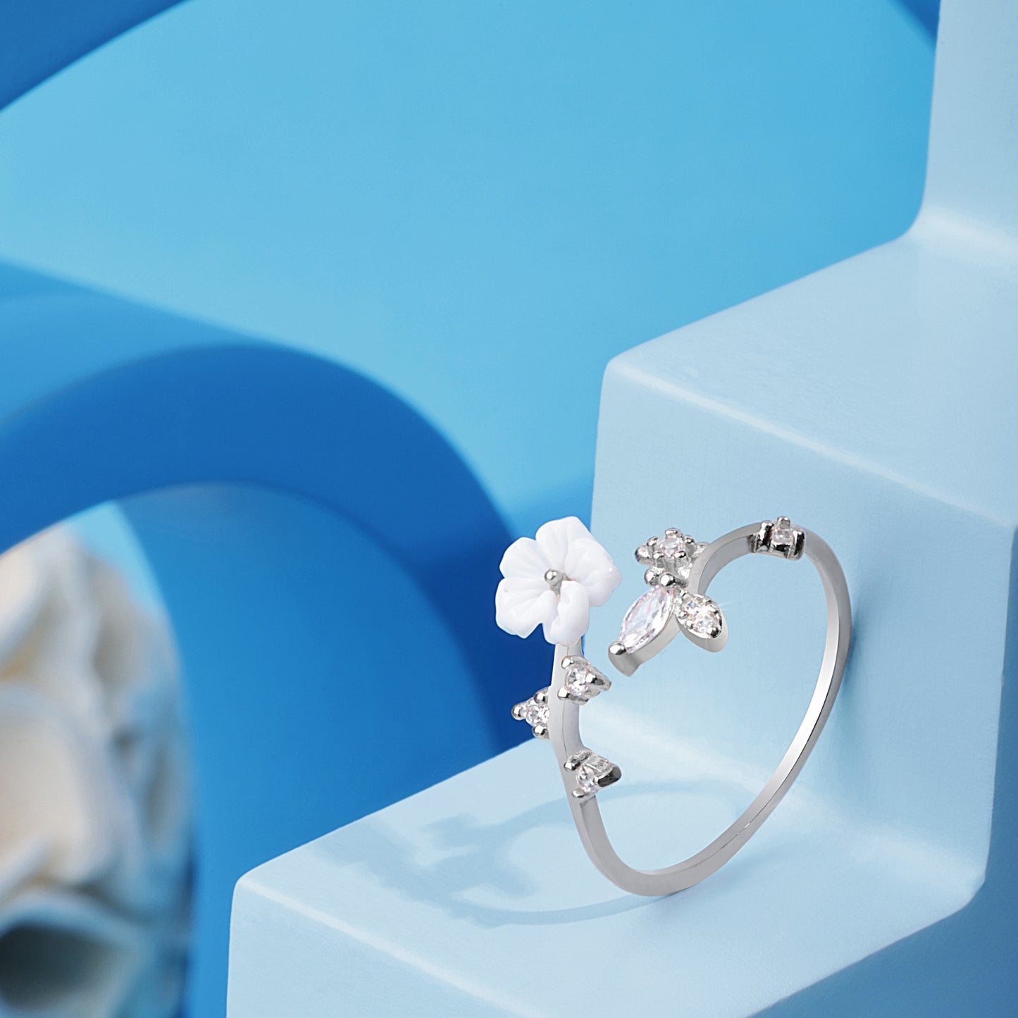 'White Flower Stone Leafs' Silver Ring