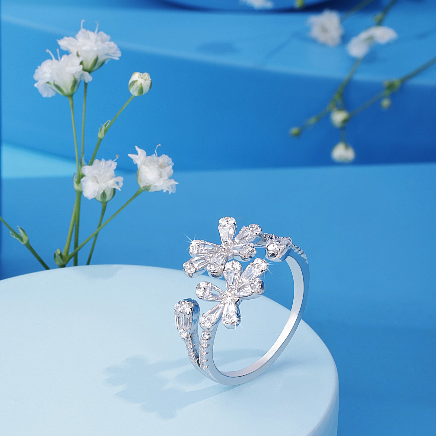 'White Stone Floral' Swiss Silver Ring