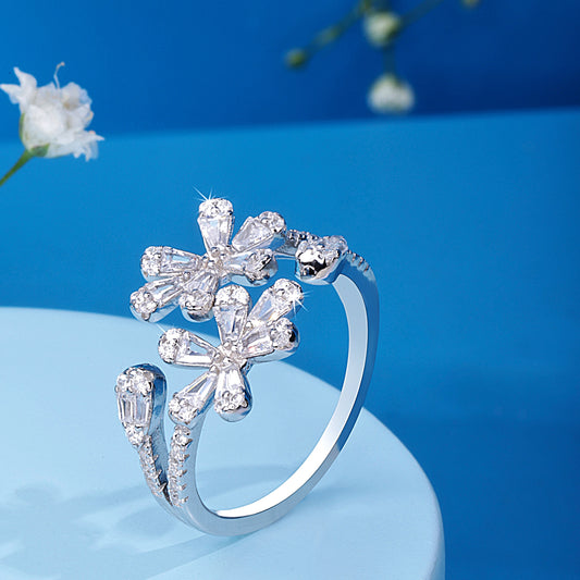 'White Stone Floral' Swiss Silver Ring