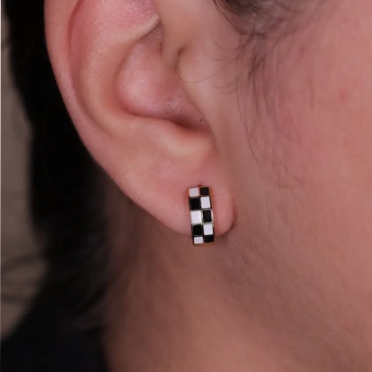 'Checkmate' Hoops