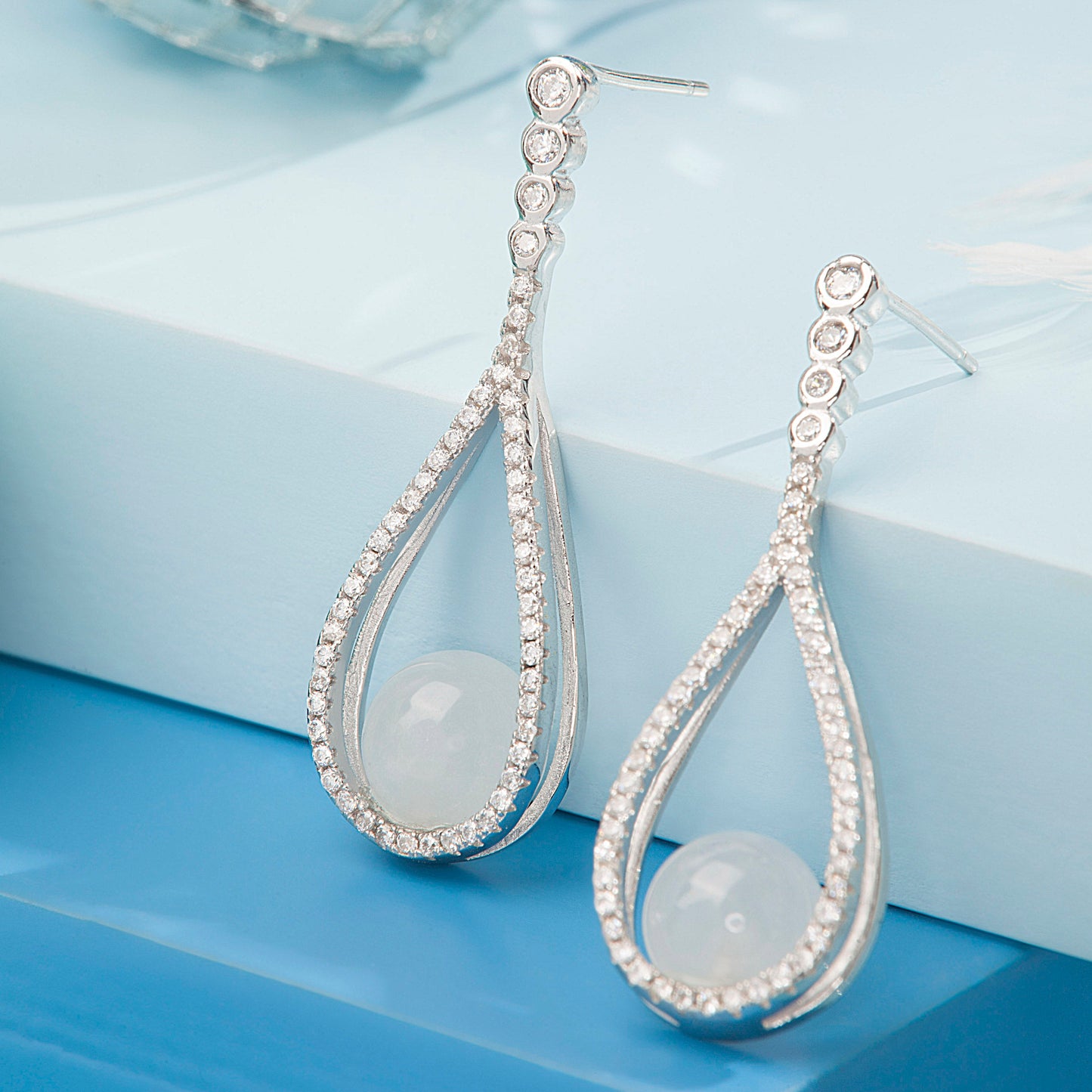 'Swing with Chalcedon' White Jade Silver Earrings