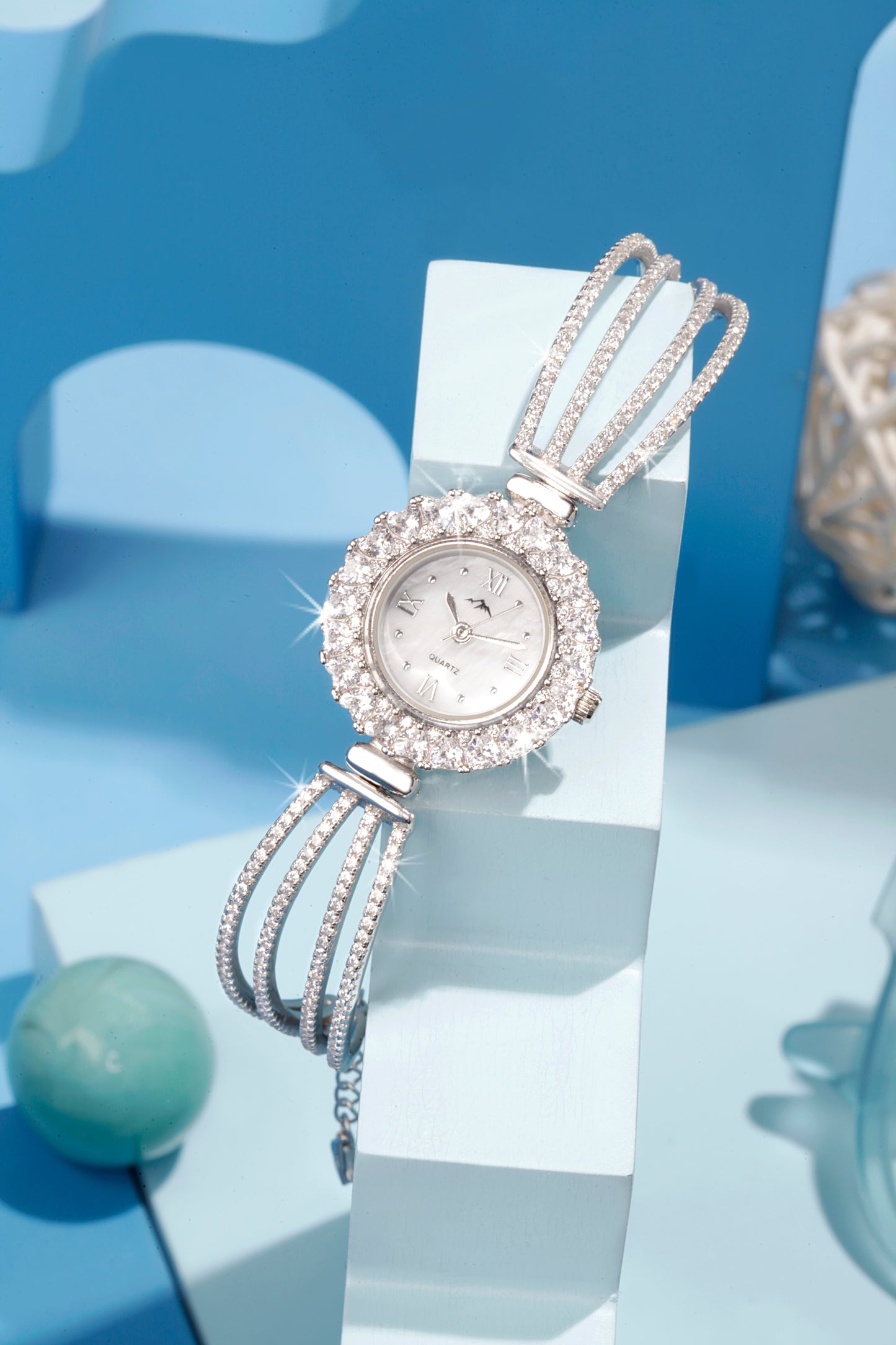 'Royal Crown' Women Rounded Silver Bracelet Watch