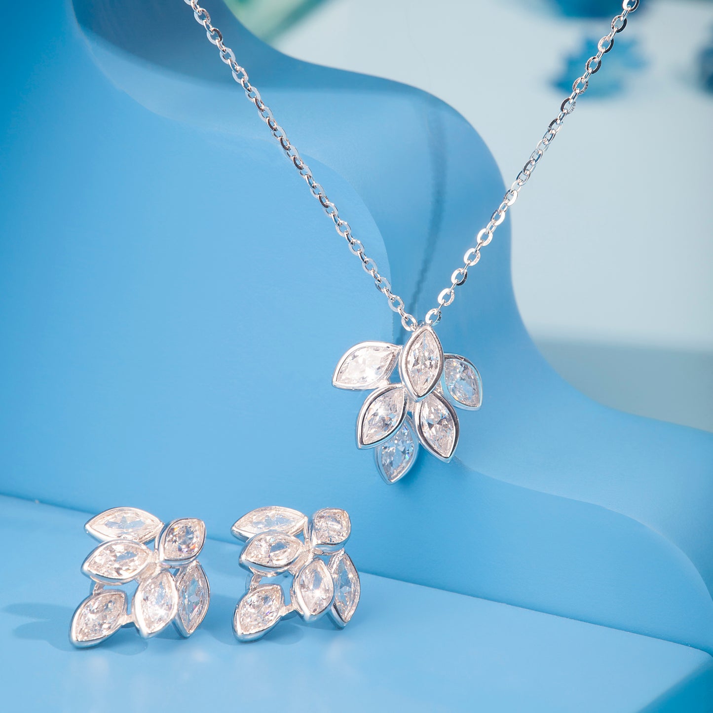 'Shimmering Silver' Leaf Pendant Set