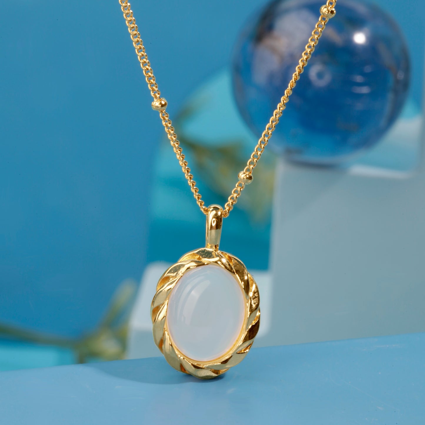 'White MOP Egg Shape' Gold Plated Pendant