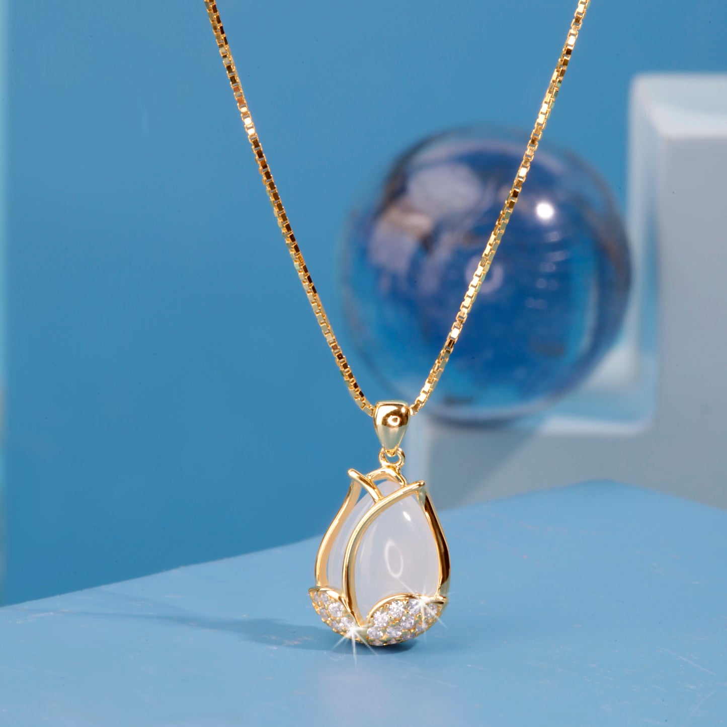 'White MOP Golden Rosebud' Gold Plated Pendant