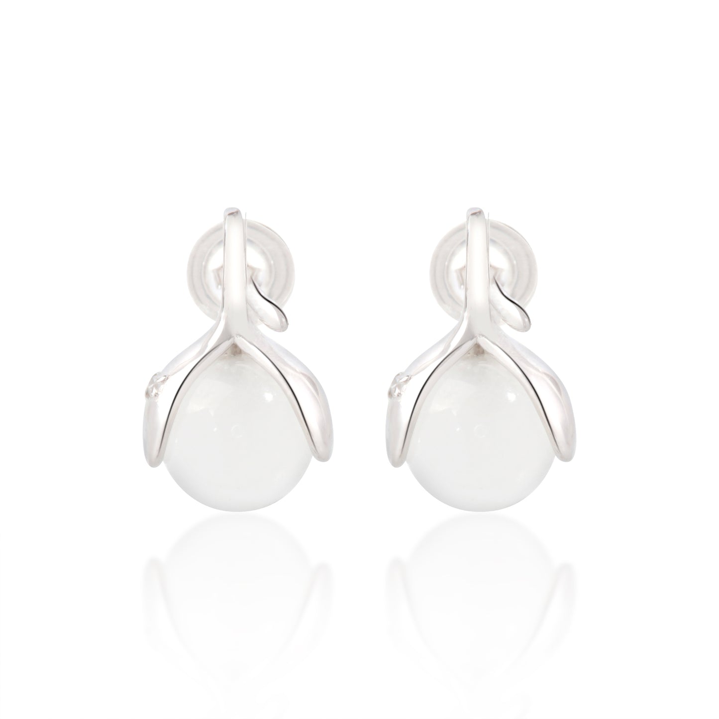 'Natural White Pearl Round' Silver Earrings