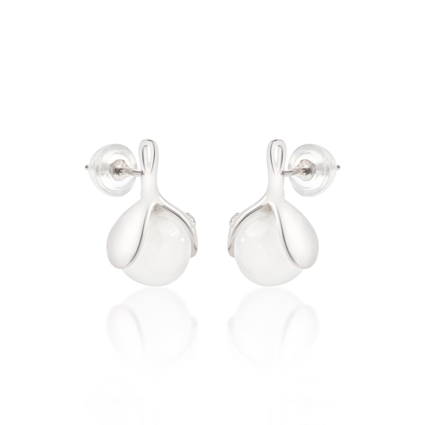 'Natural White Pearl Round' Silver Earrings